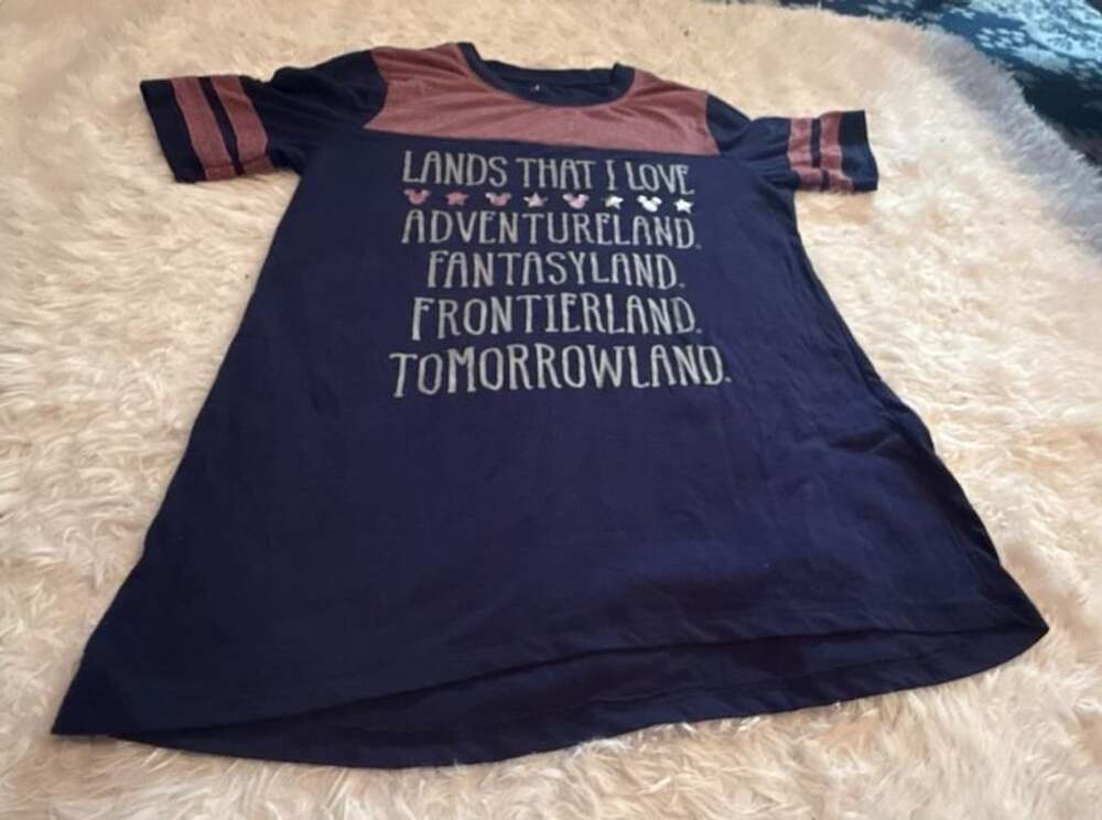 Disney Parks Lands That I Love Graphic Short Sleeve Raglan T-Shirt Medium